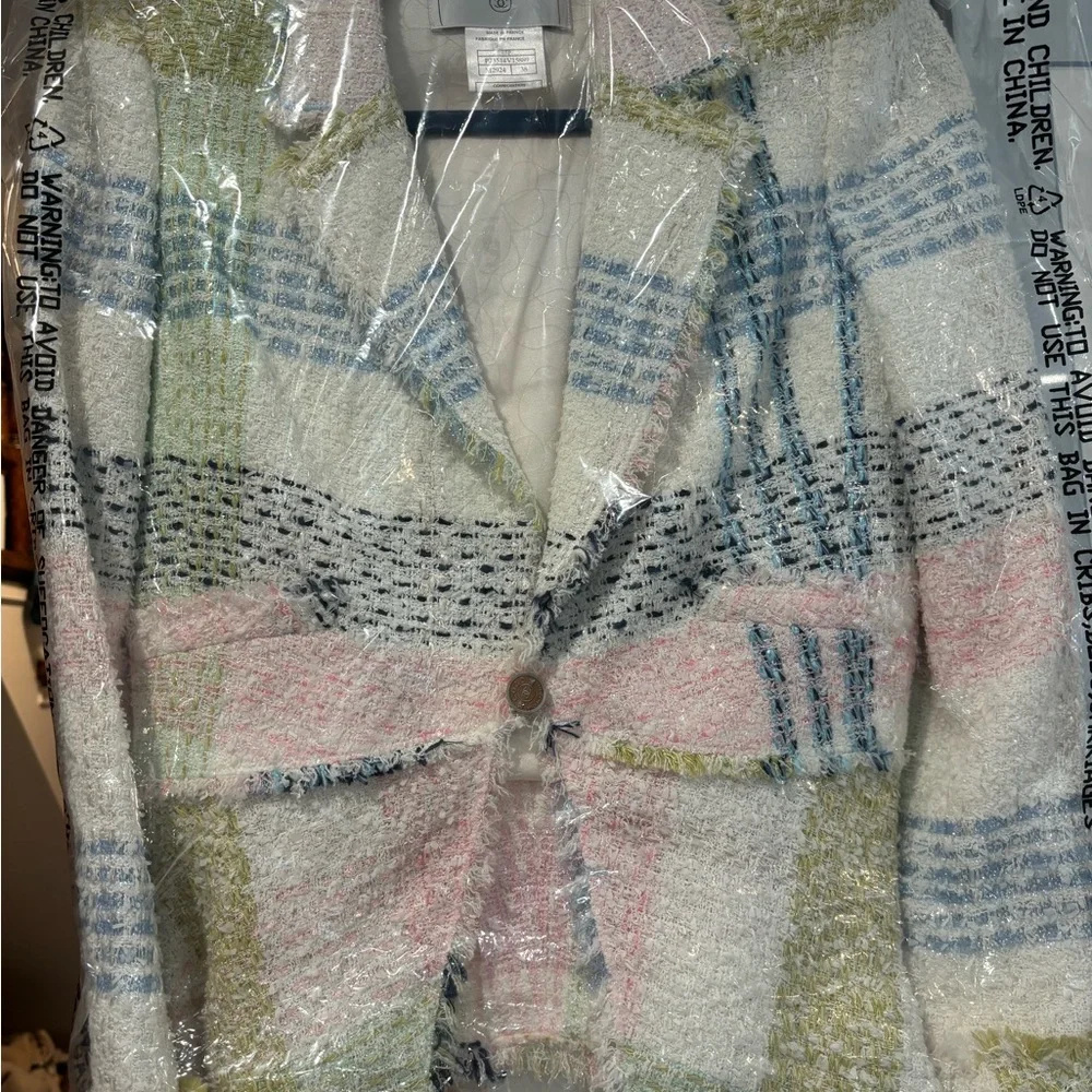 Gorgeous pristine vintage Chanel tweed jacket